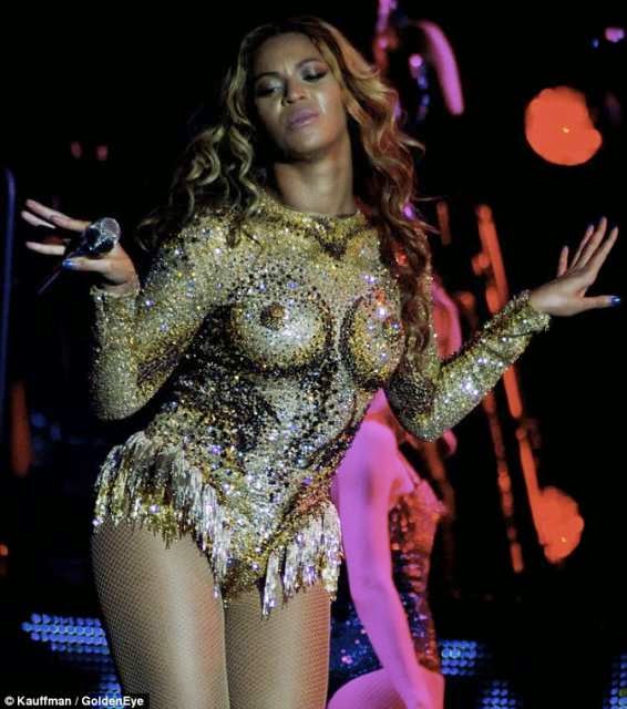 Beyonce nipple slip wardrobe malfunction