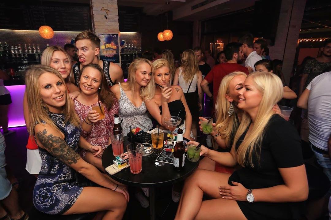 Drunk party girls at strip club sex