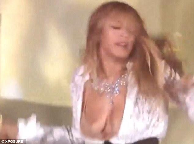 Beyonce nipple slip wardrobe malfunction