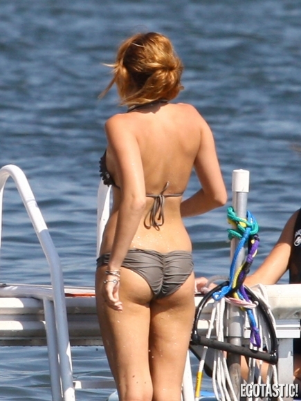 Miley cyrus bikini butt