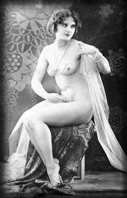Vintage nude women photography