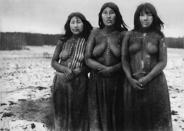 Female naked aborigenes