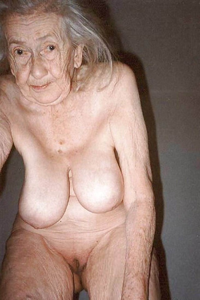 Nude older women pussy